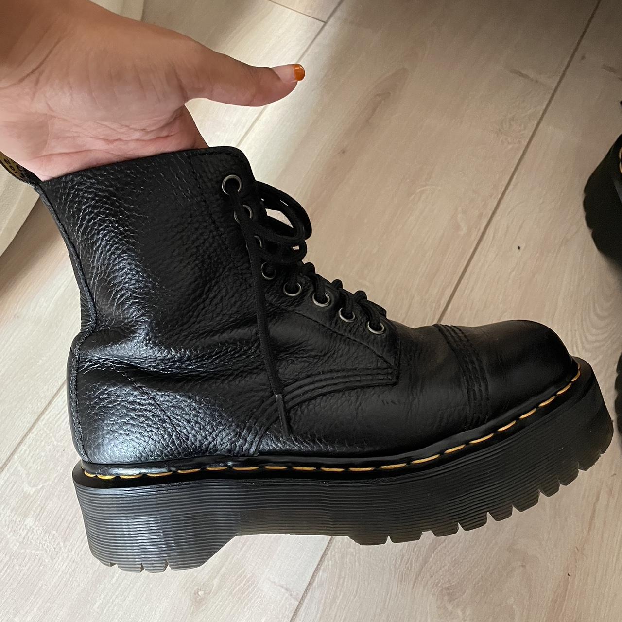 dr martens carolyn