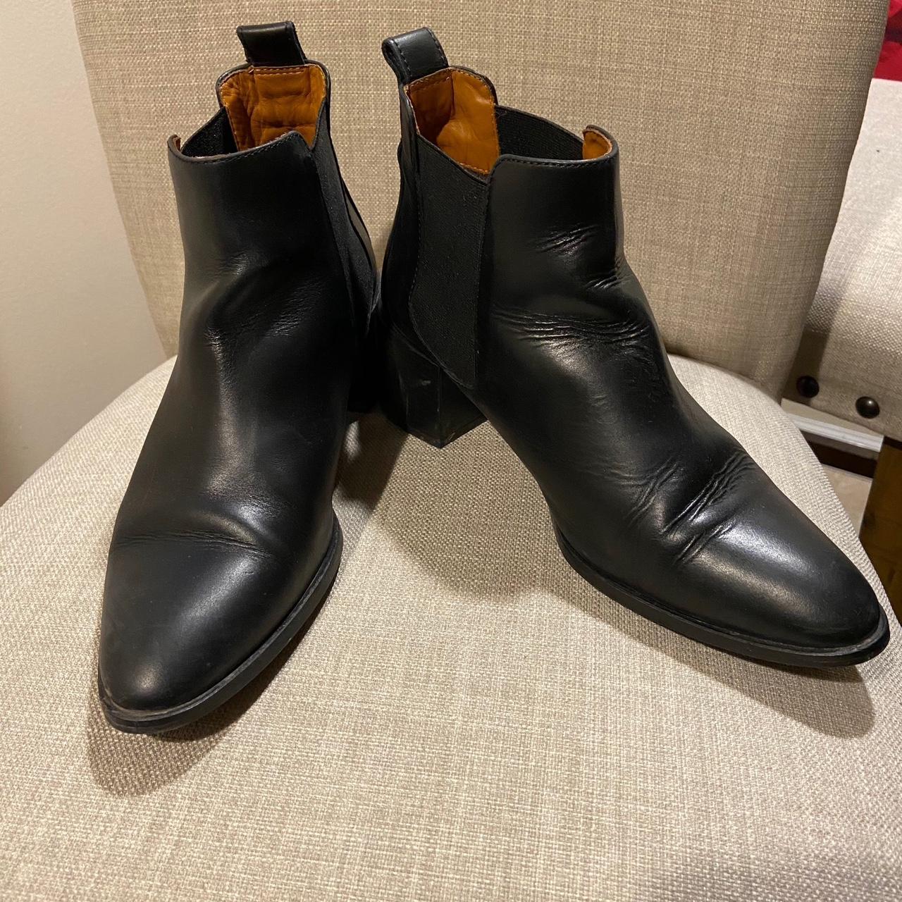 Everlane Leather Chelsea Boot Color: Black Size: 37... - Depop