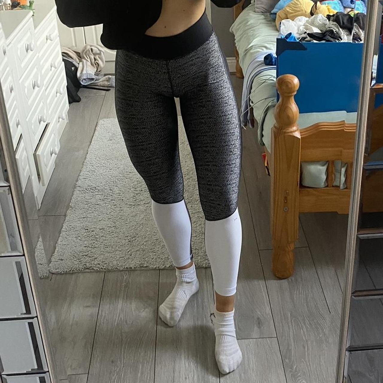 Under armour leggings black/grey and white Size xs - Depop