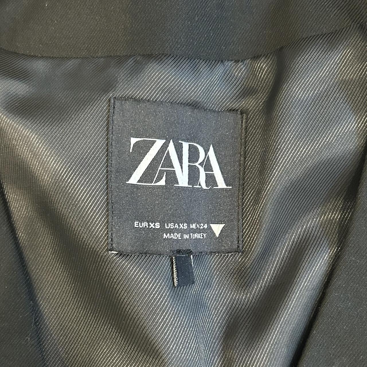 Zara Women's Black Gilet (2)