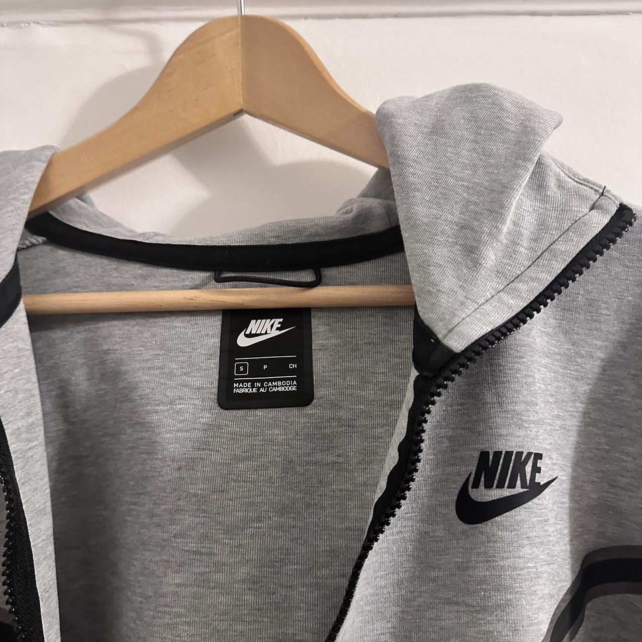 mens nike tech fleece hoodie grey