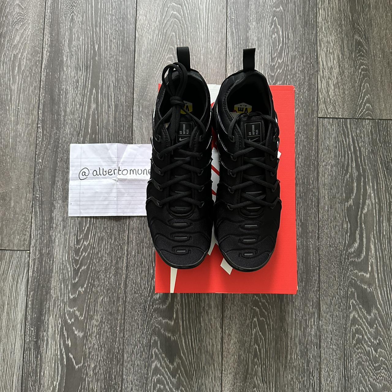 vapormax plus black trainers