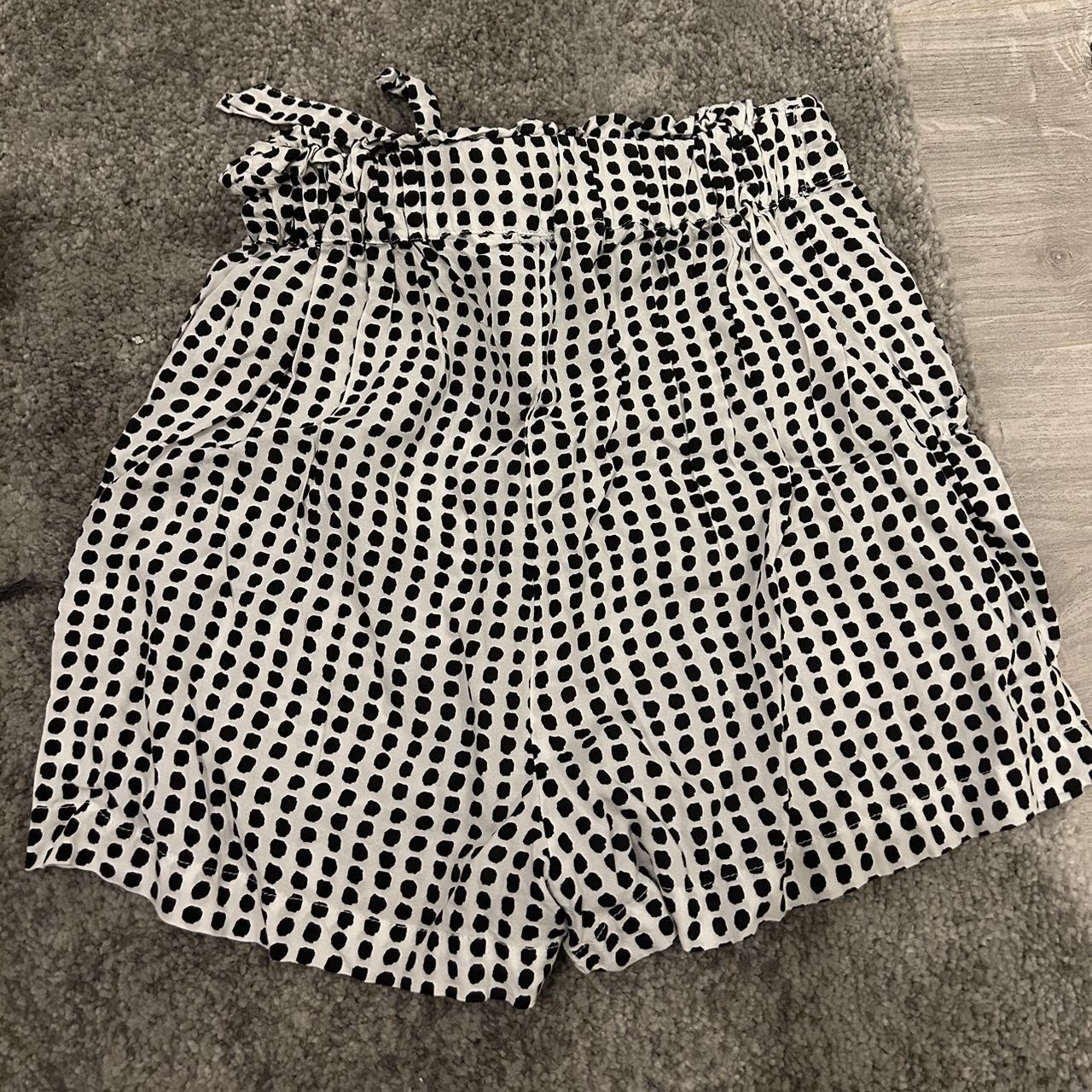 Poka dot summer shorts Perfect condition Size 6 - Depop