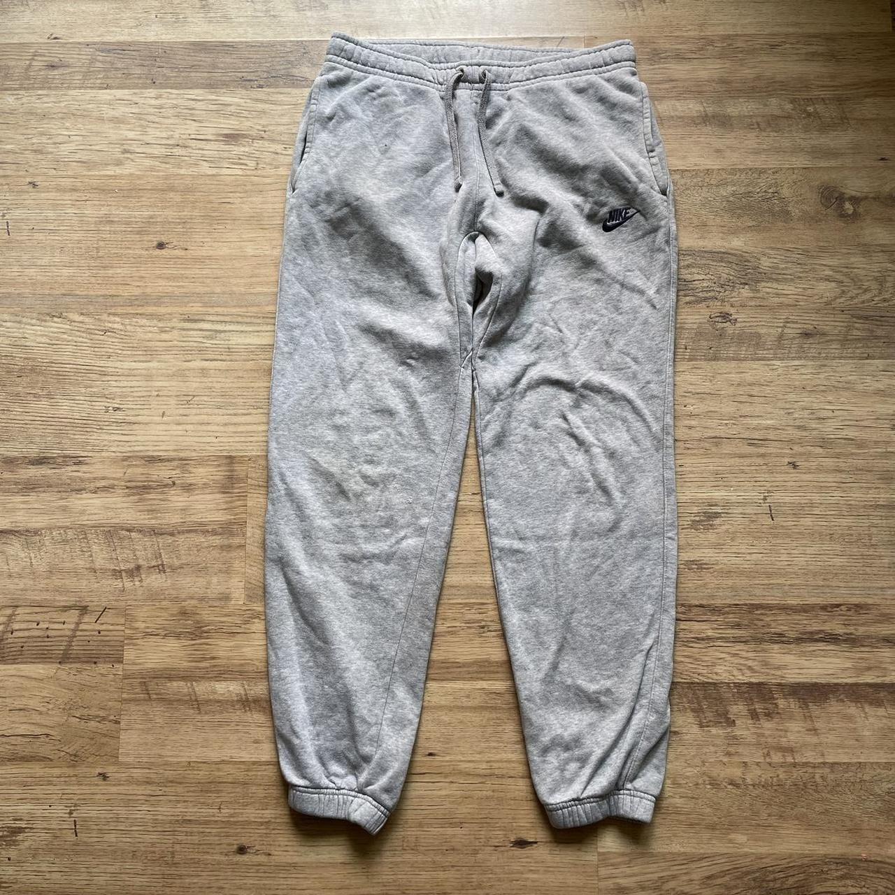 nike club cargo joggers grey