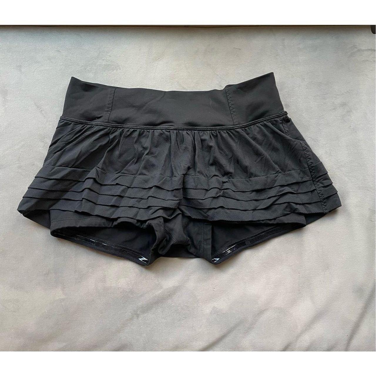 lululemon black ruffle shorts size 6 - Depop