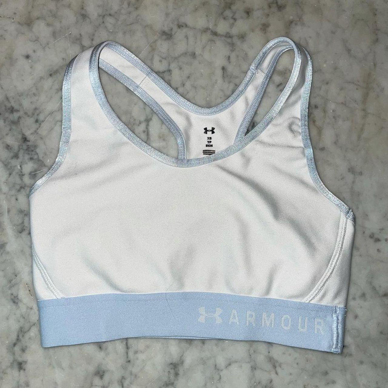 Under armour bra size small No size tag see - Depop