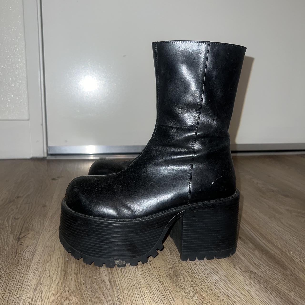 Unif SLUG boot size 6 Worn only a handful of times... - Depop