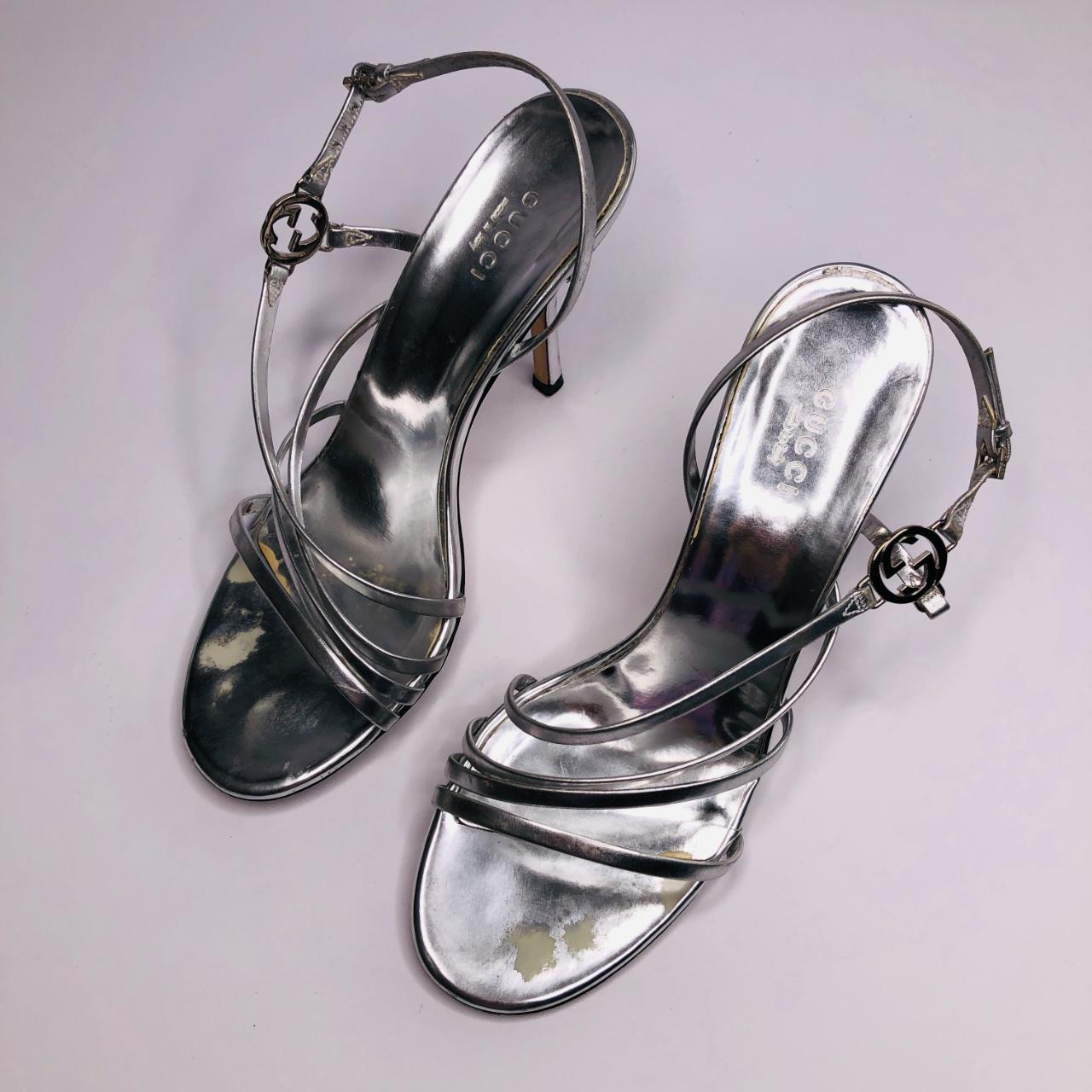 サンダル・ミュール GUCCI SILVER LEATHER SANDALS Authentic Gucci Heels Silver Leather Strappy | Depop