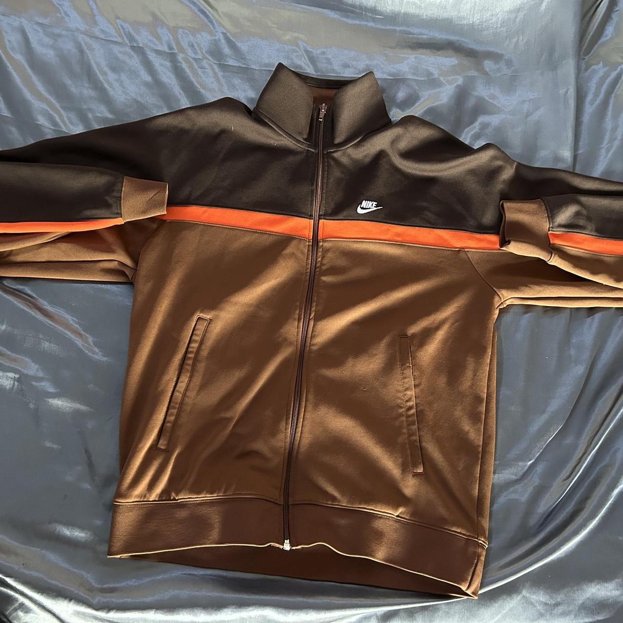 Orange and black 2025 nike sweatsuit