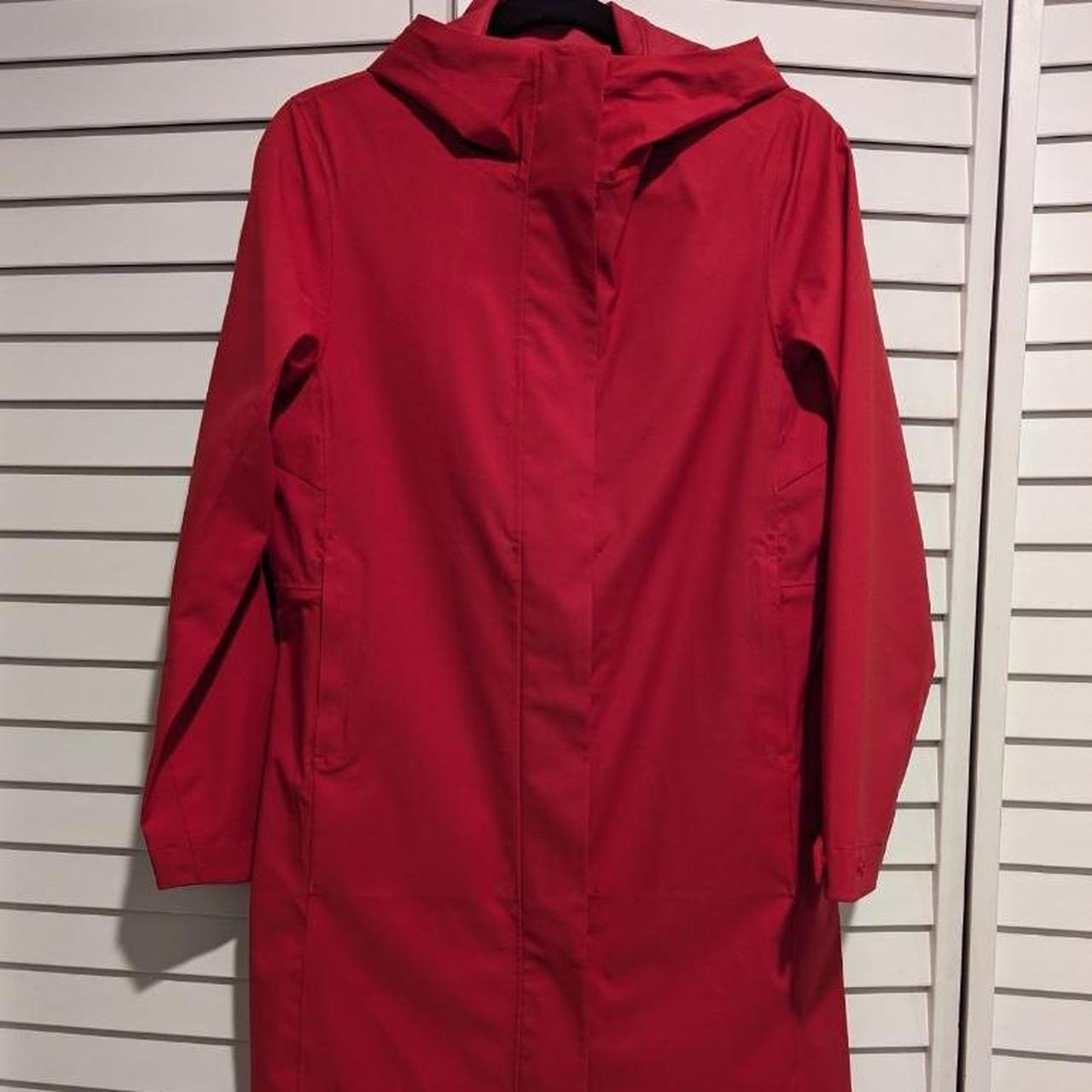 Red uniqlo coat. Very thin material! - Depop