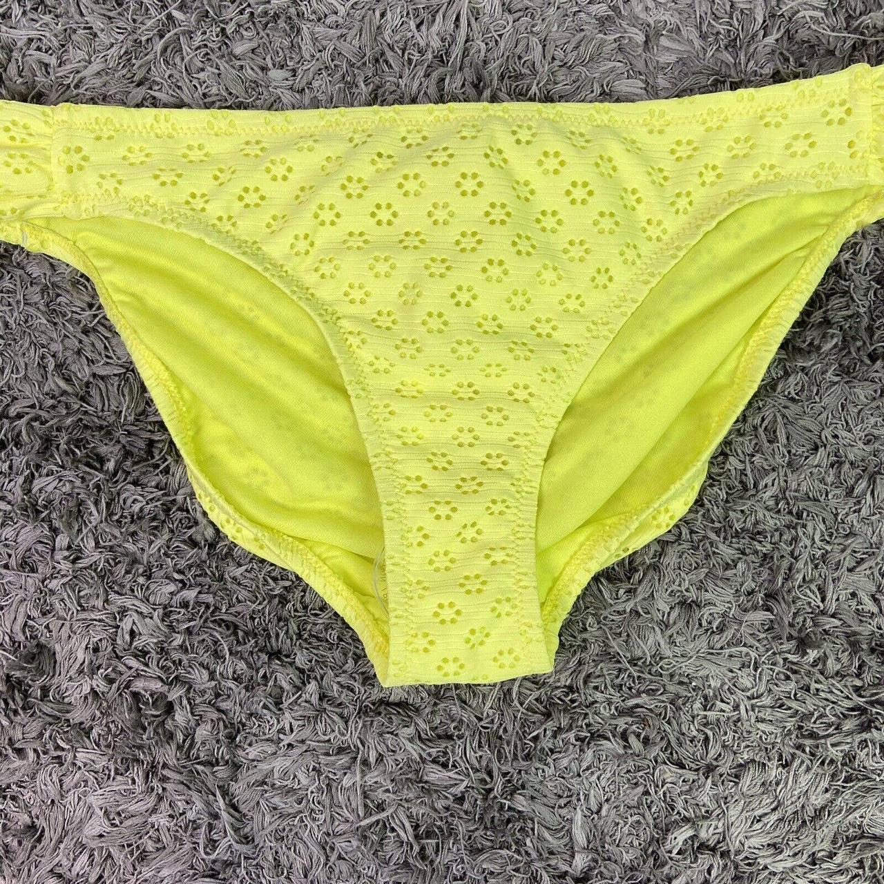 jessica simpson yellow shawl