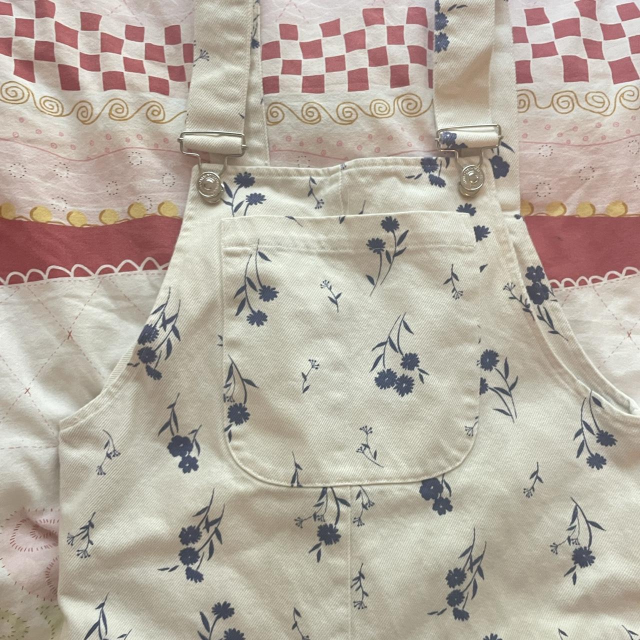 The coolest white floral Zara overalls Love them... Depop