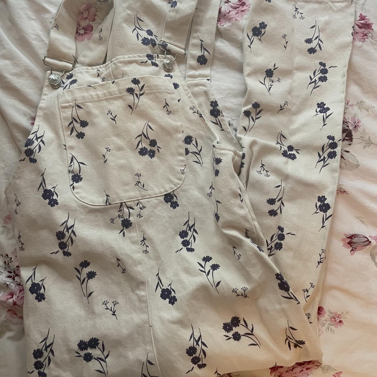 The coolest white floral Zara overalls Love them... Depop