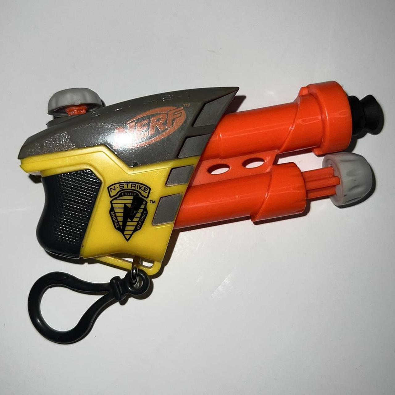 Rang Ubevæbnet orientering Nerf Gun 2003 Hasbro. Mini Keychain Toy Kids 92871A... - Depop