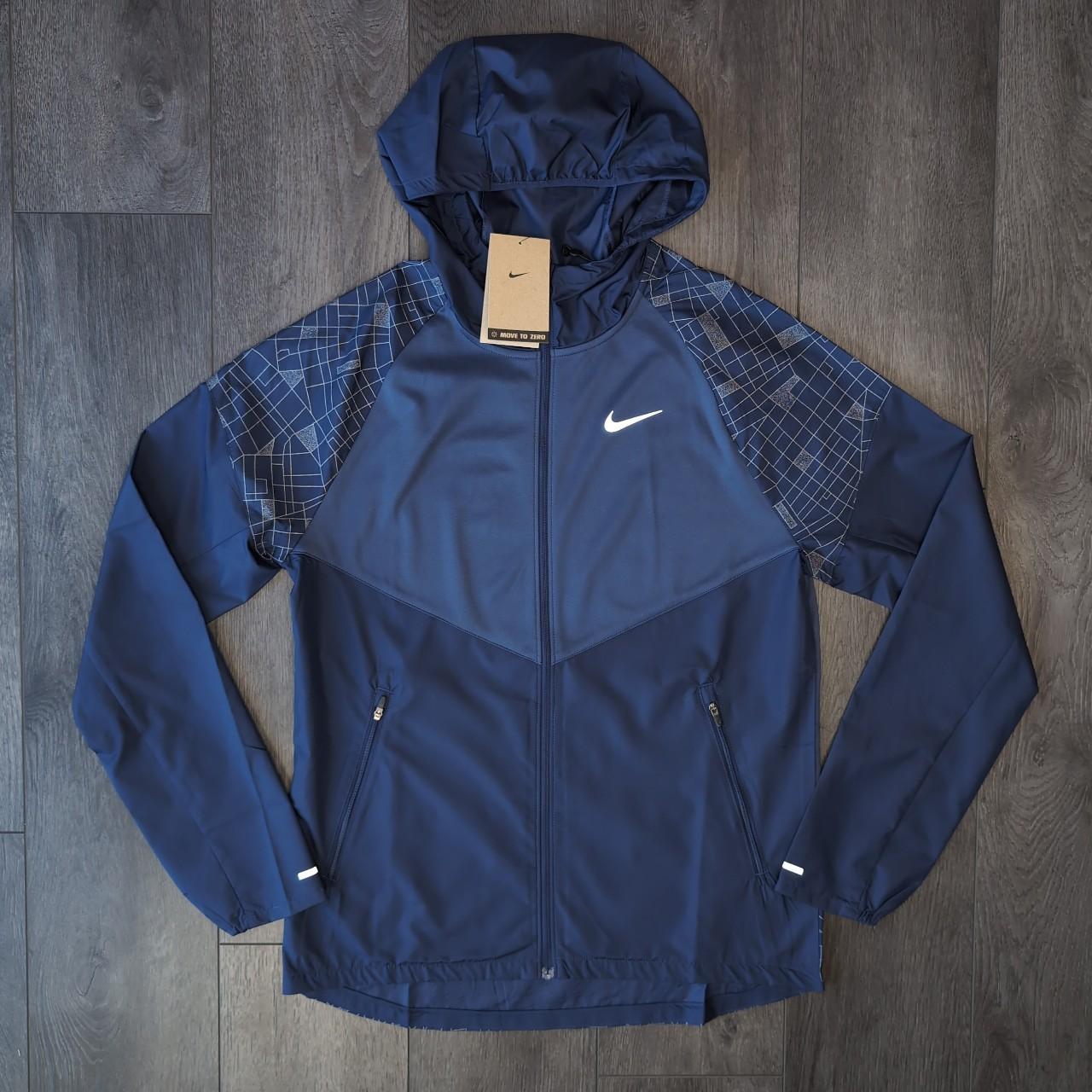 nike essential run division flash