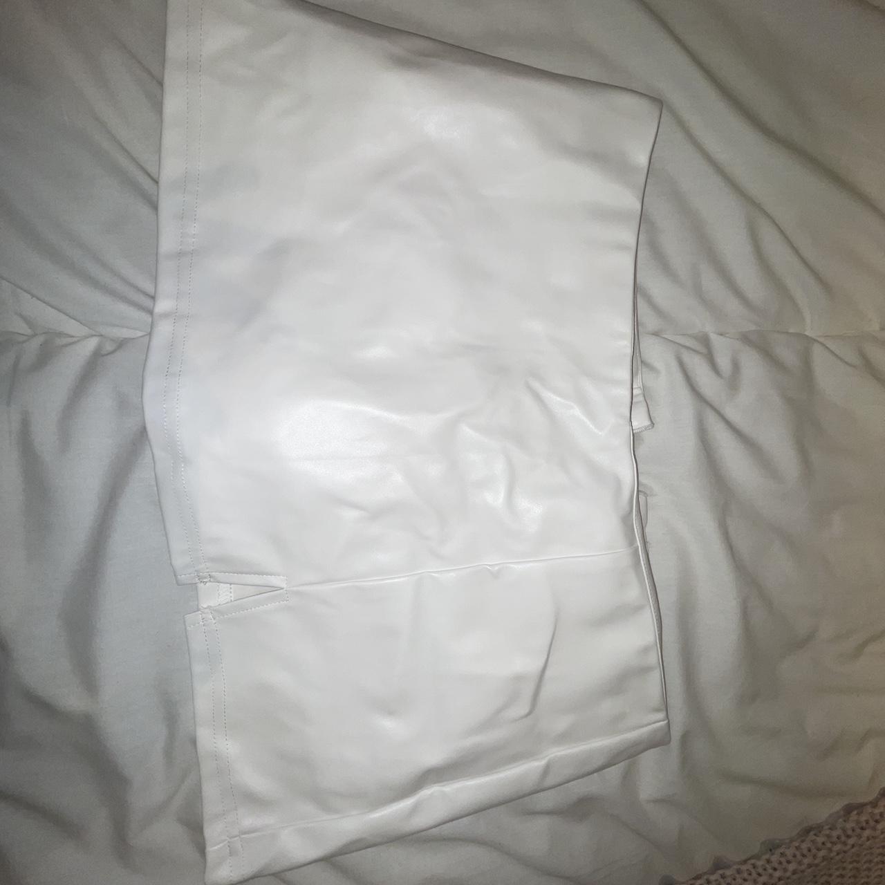 White mini skirt Scort with zip Y2k Brand new - Depop