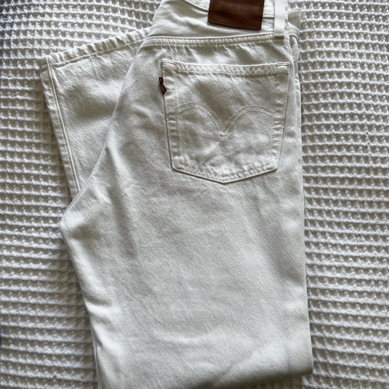 Levi's Women's White Jeans | Depop