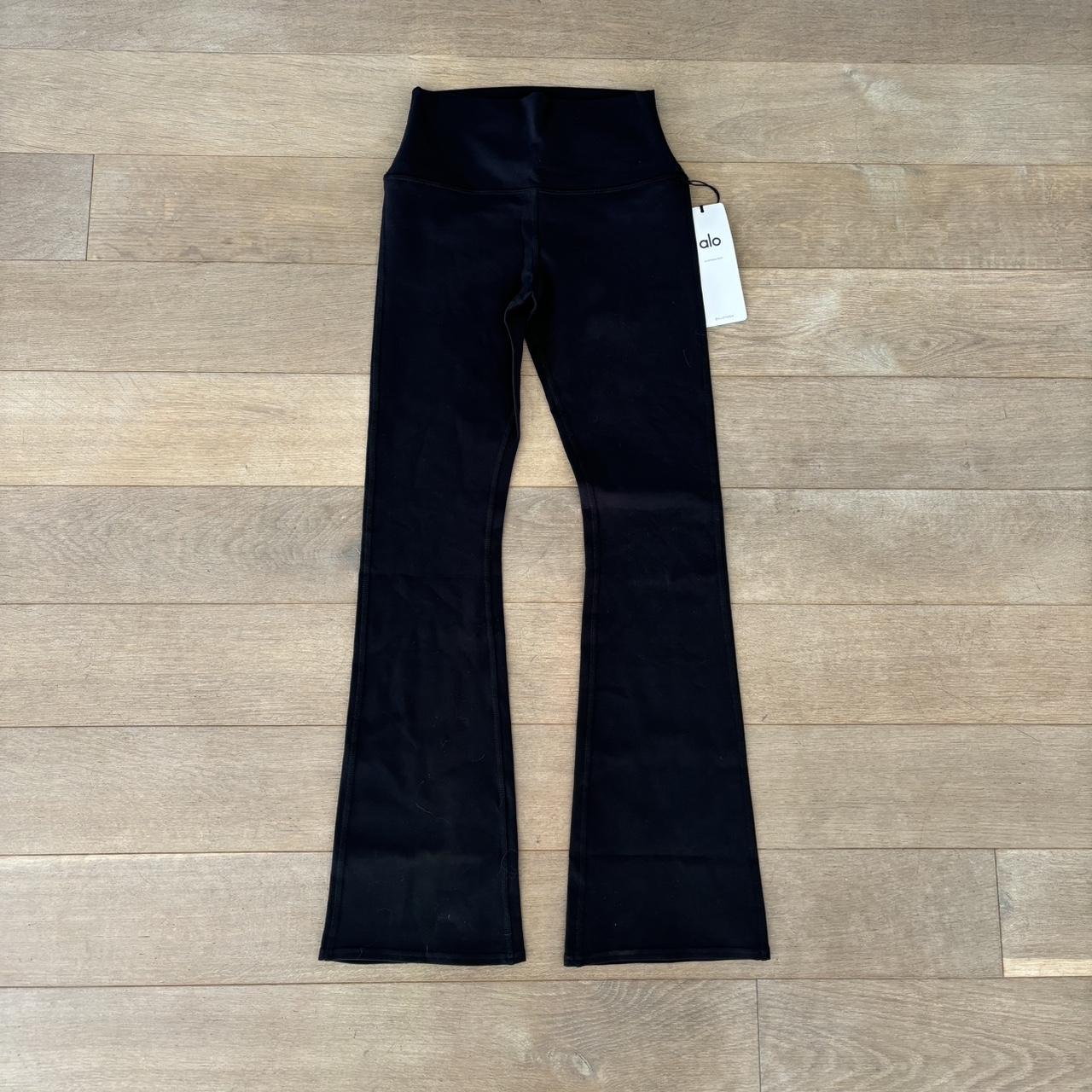 Alo flare pant - Depop