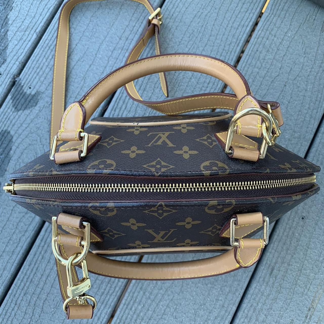 VINTAGE 90s signed LOUIS VUITTON 'ELLIPSE' monogram - Depop