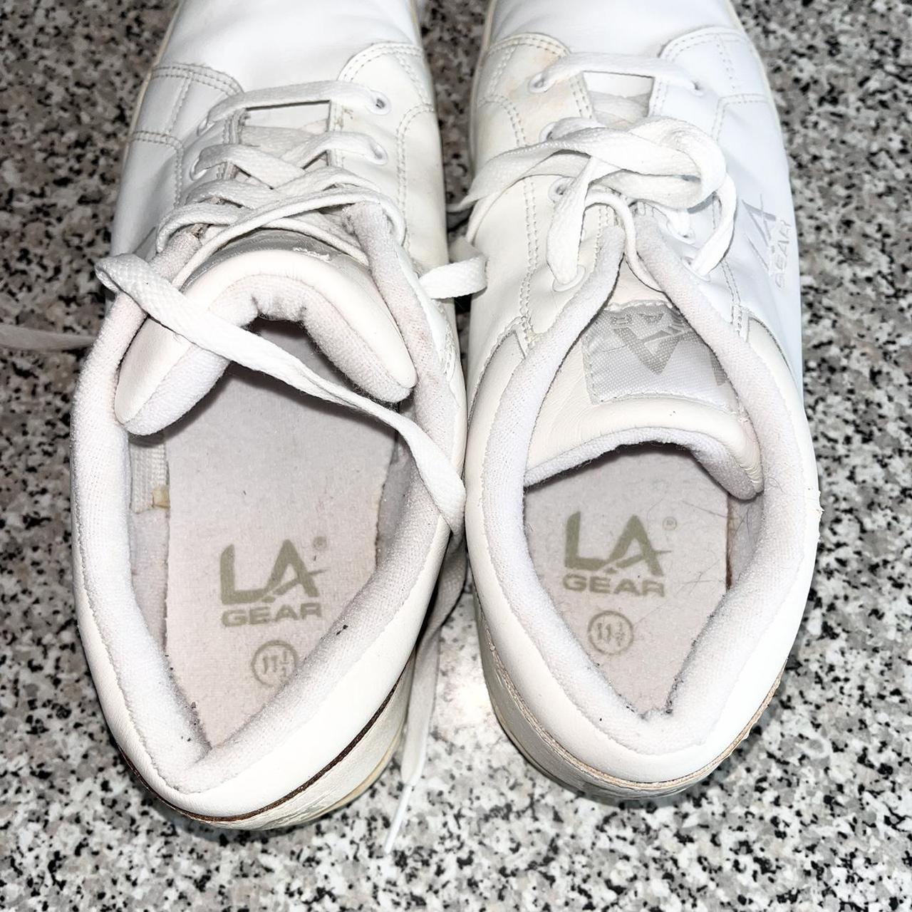 Vintage 1990s LA GEAR white tennis shoe