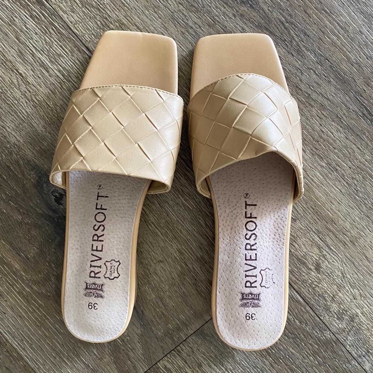 Women's Tan Slides Depop