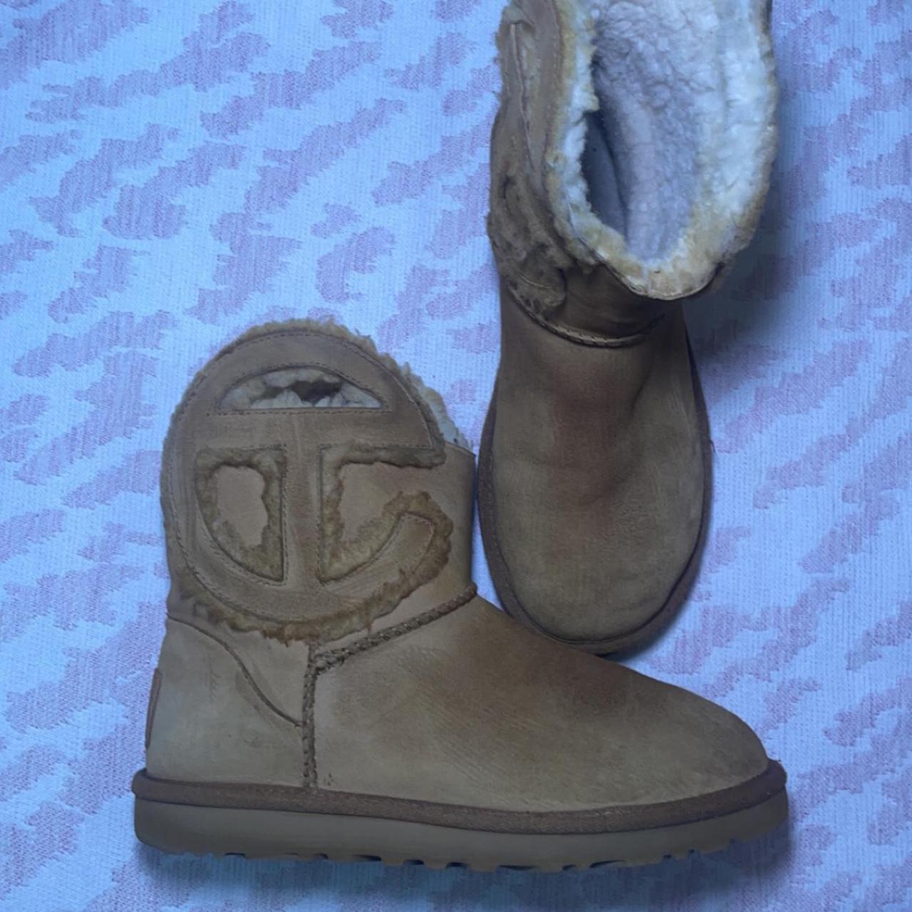 Blue uggs hotsell with white bottom