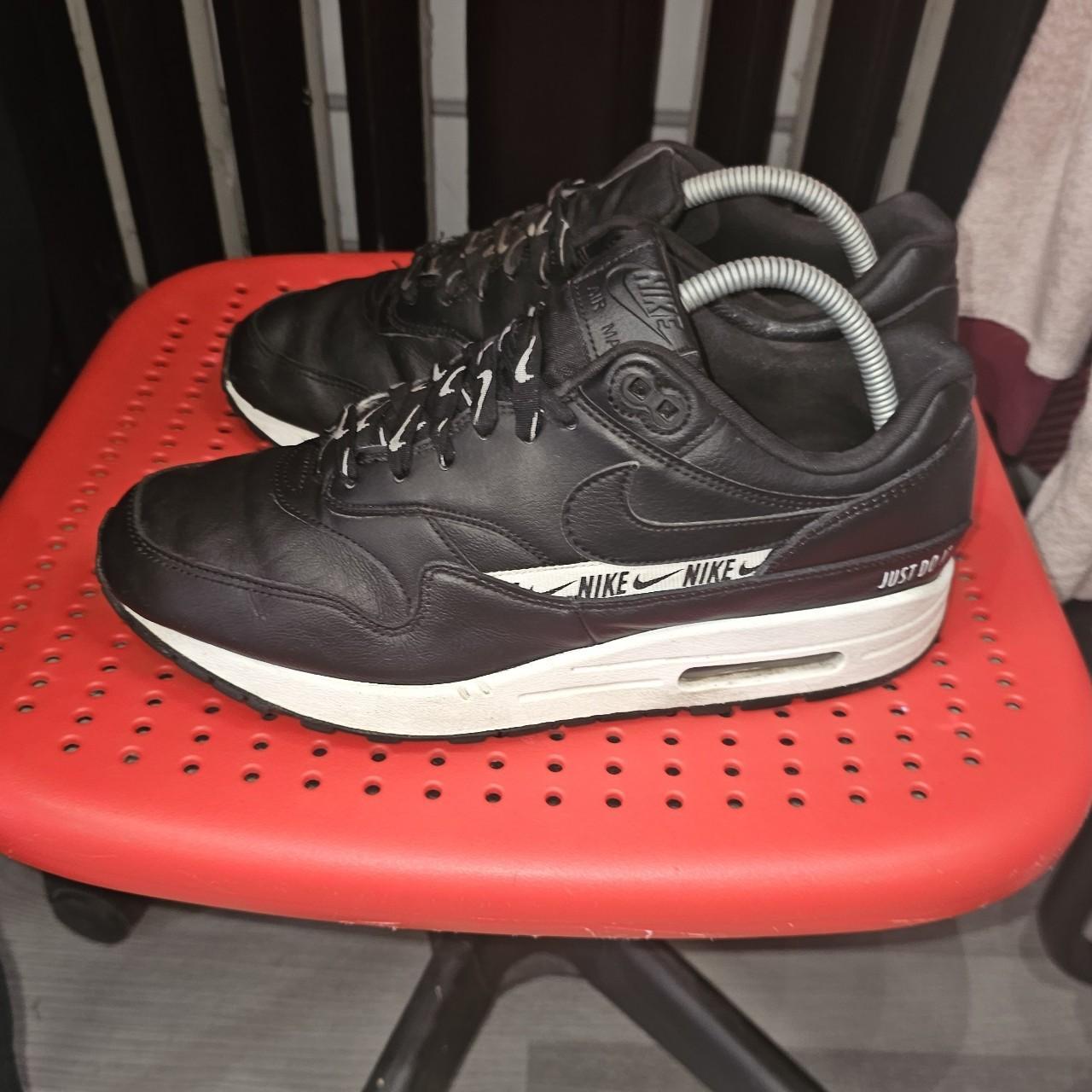 nike airmax black trainers