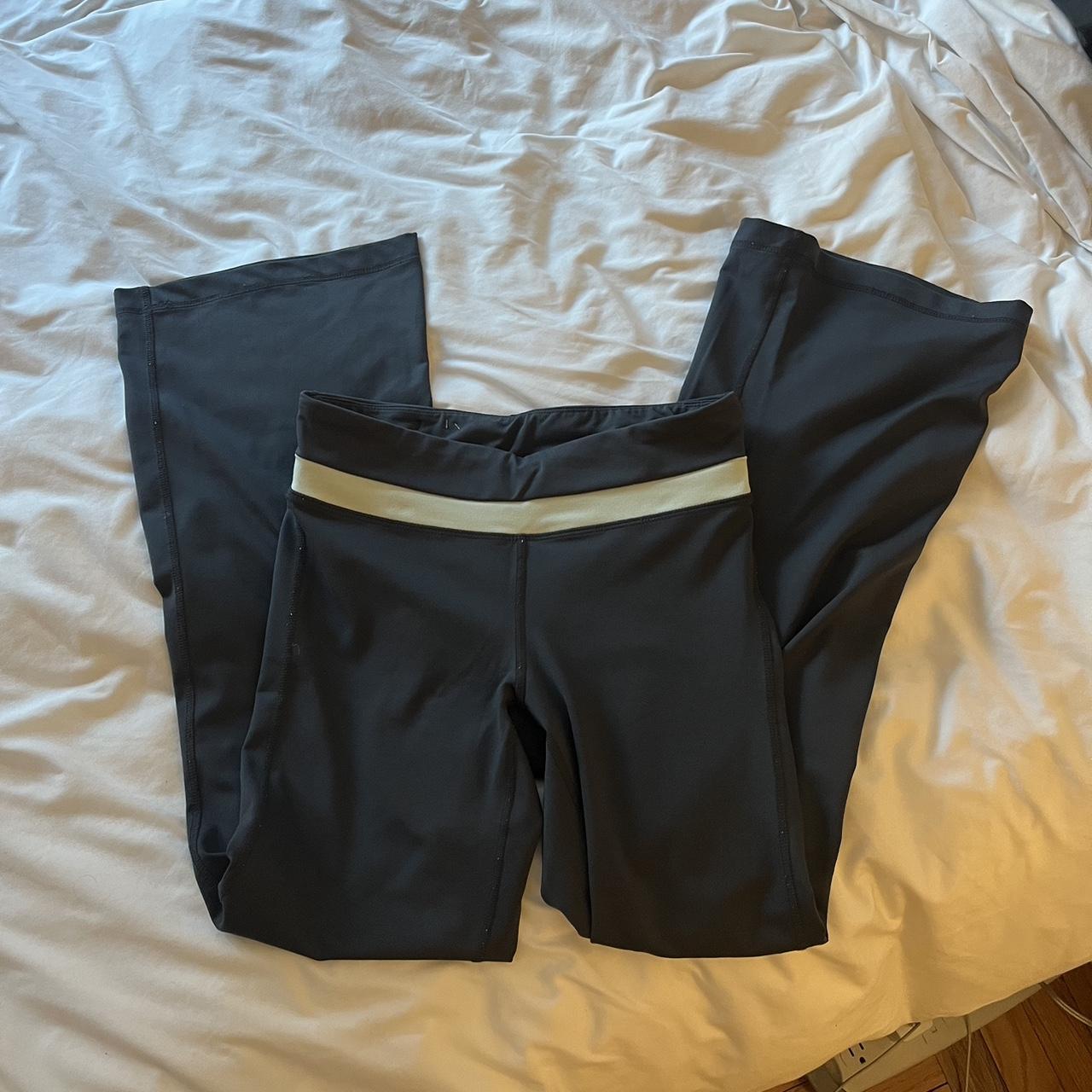 Gap yoga pants perfect condition. Size 4, ankle fit.... Depop
