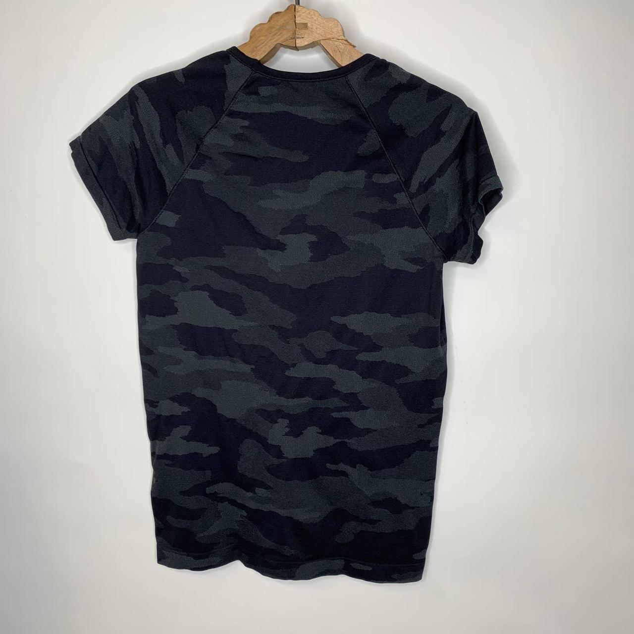 Athleta Momentum? Camo Gray Black Seamless T Shirt... - Depop