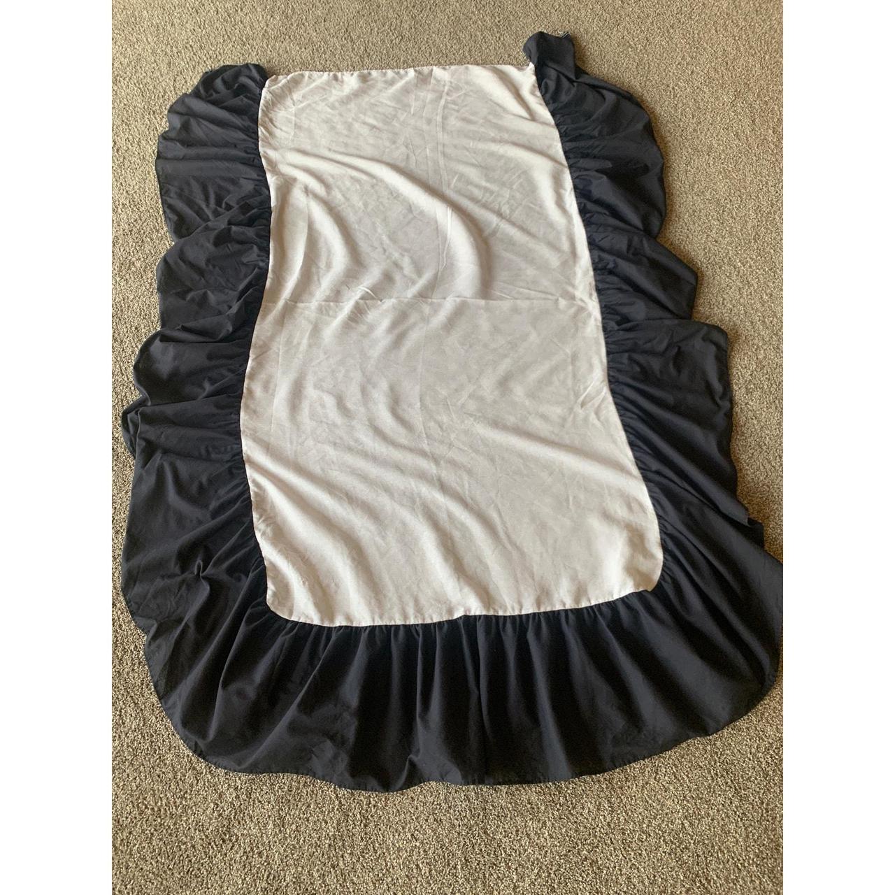 item listed by clothesqueen999