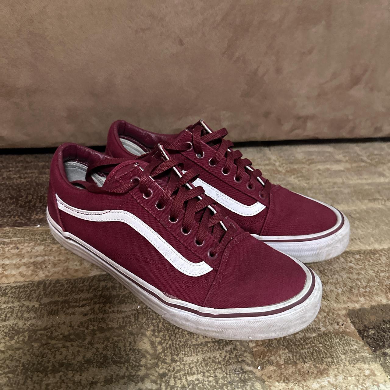 Maroon vans on feet hotsell