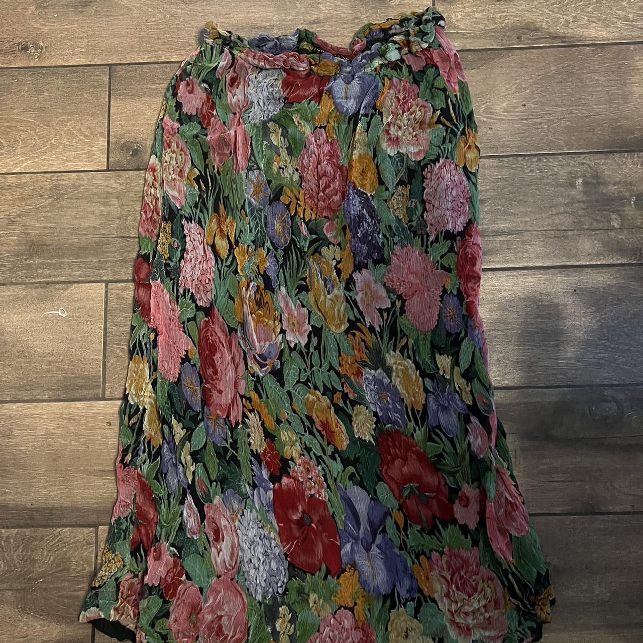 Vintage Floral skirt - Depop