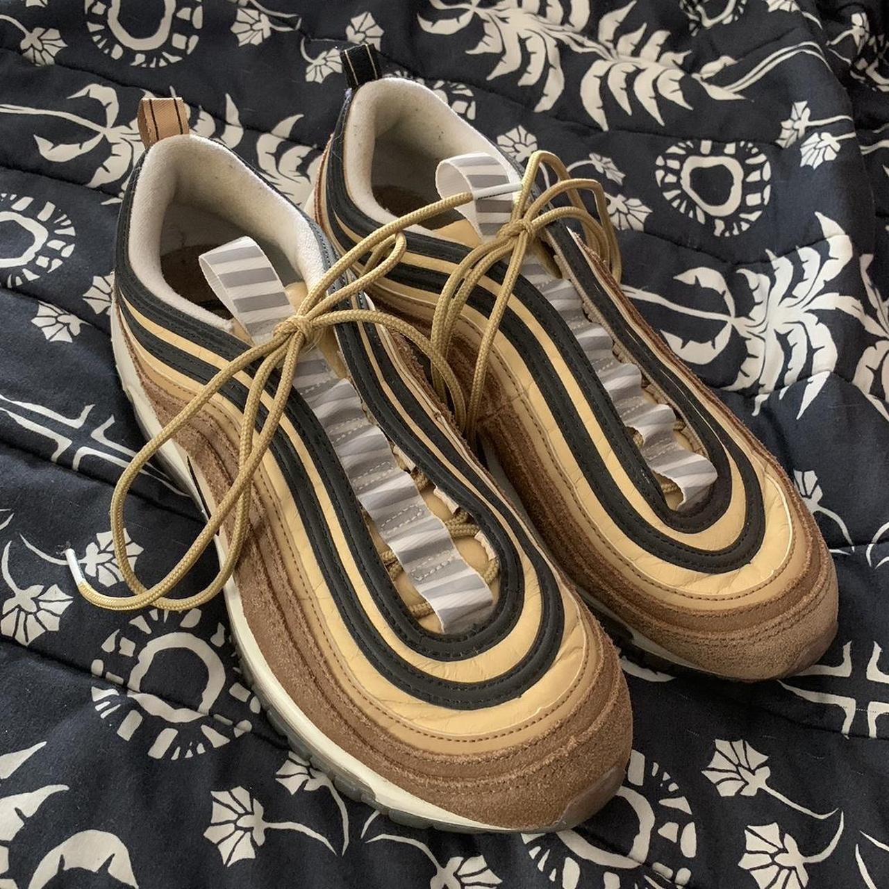 Nike Women's Brown and Tan Trainers | Depop