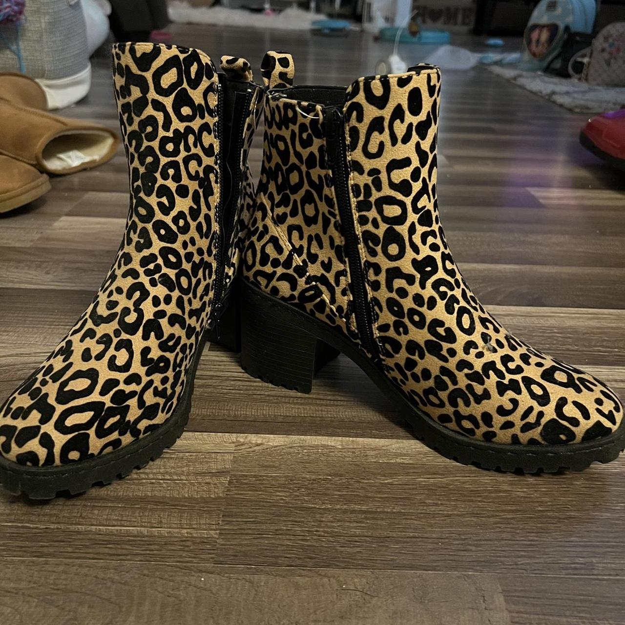 qupid cheetah booties