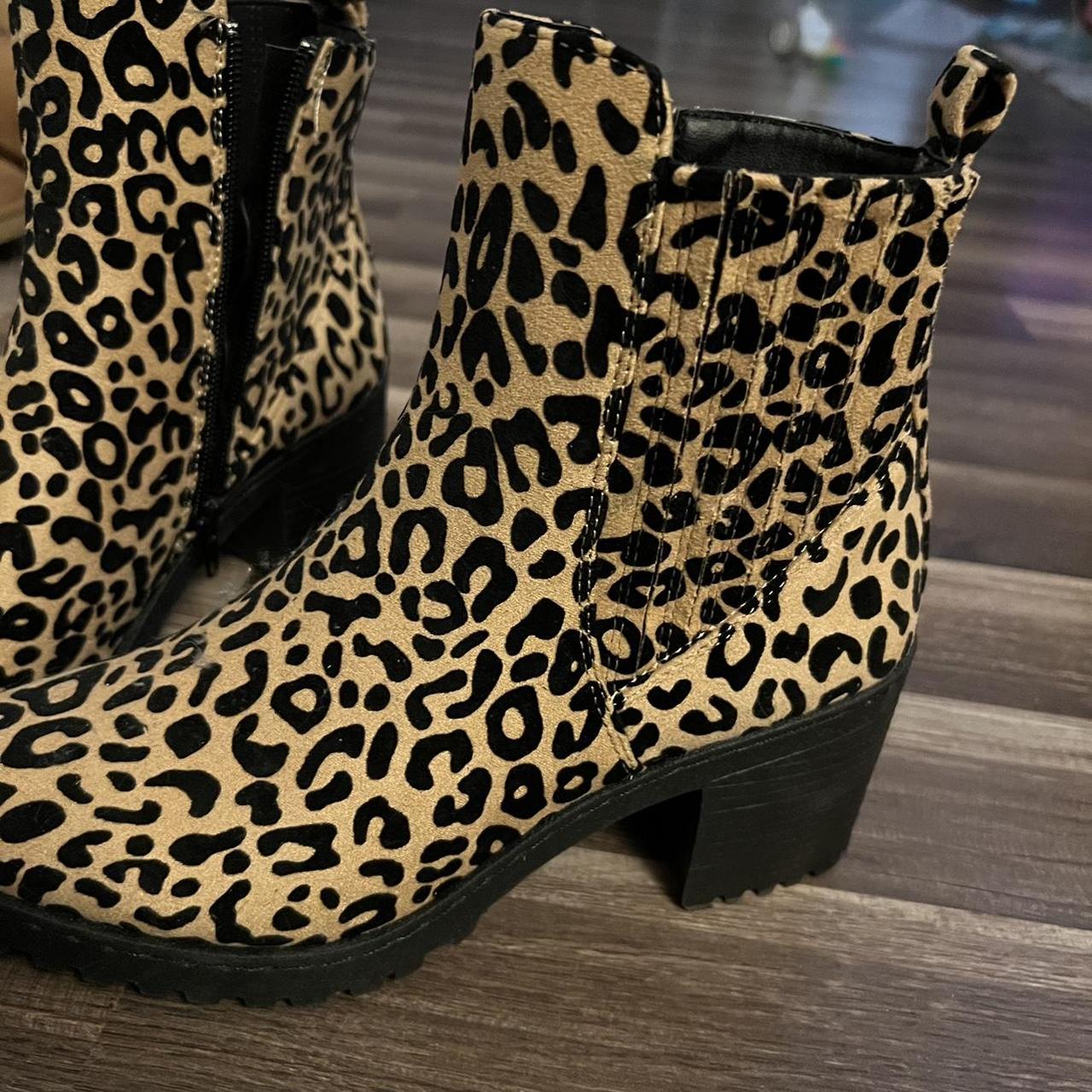 qupid cheetah booties