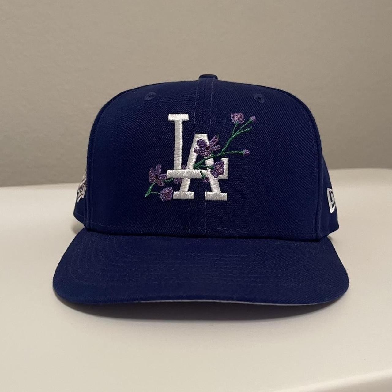 Los Angeles Dodgers fitted hat with a 1988 World - Depop