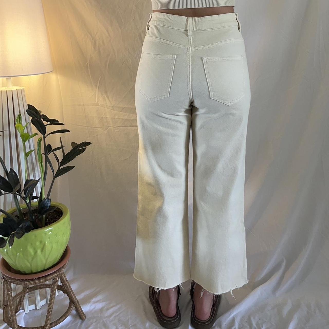 Cream high waisted jeans ••• Stretchy denim feel... Depop