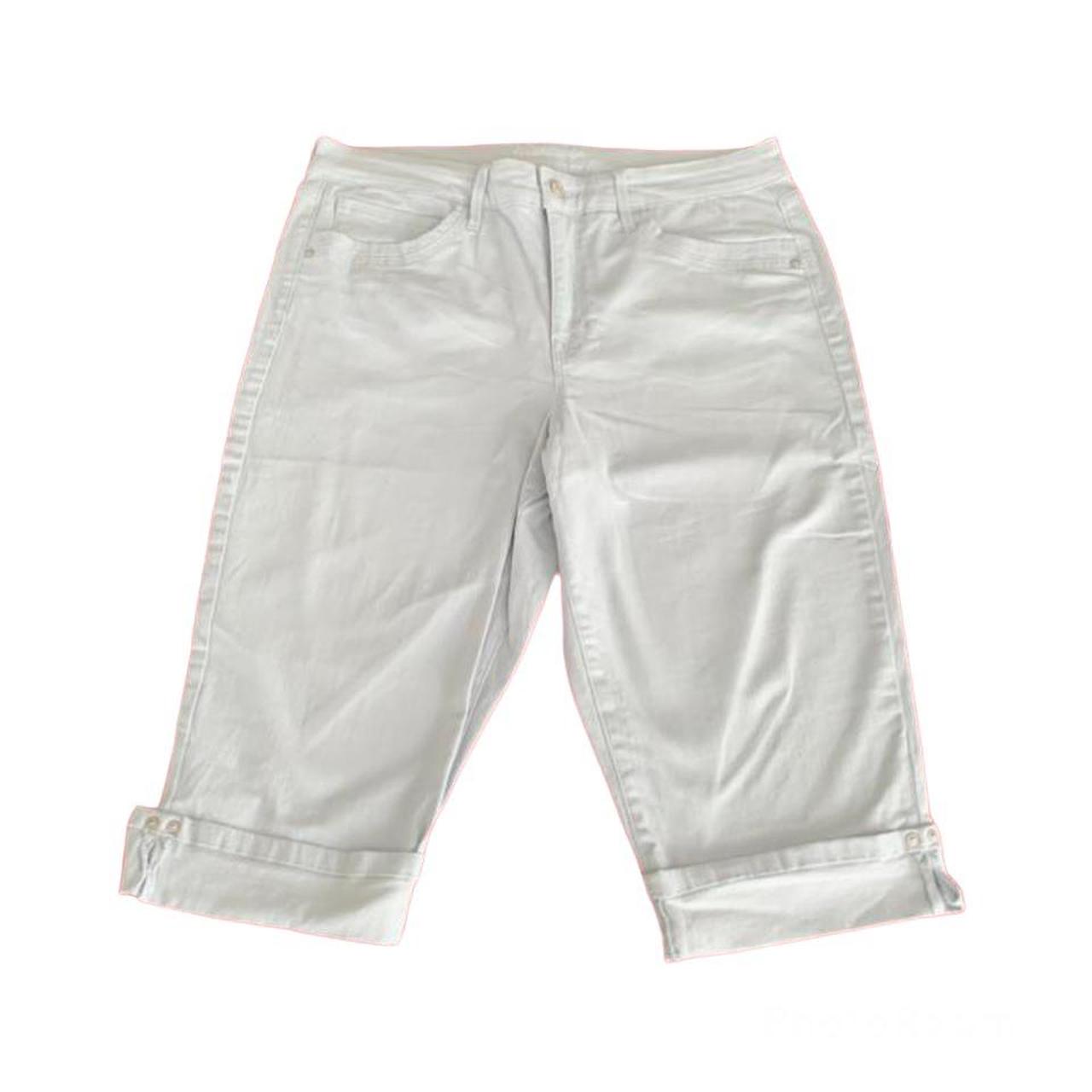 Gloria Vanderbilt light gray “Skimmer” shorts, in - Depop