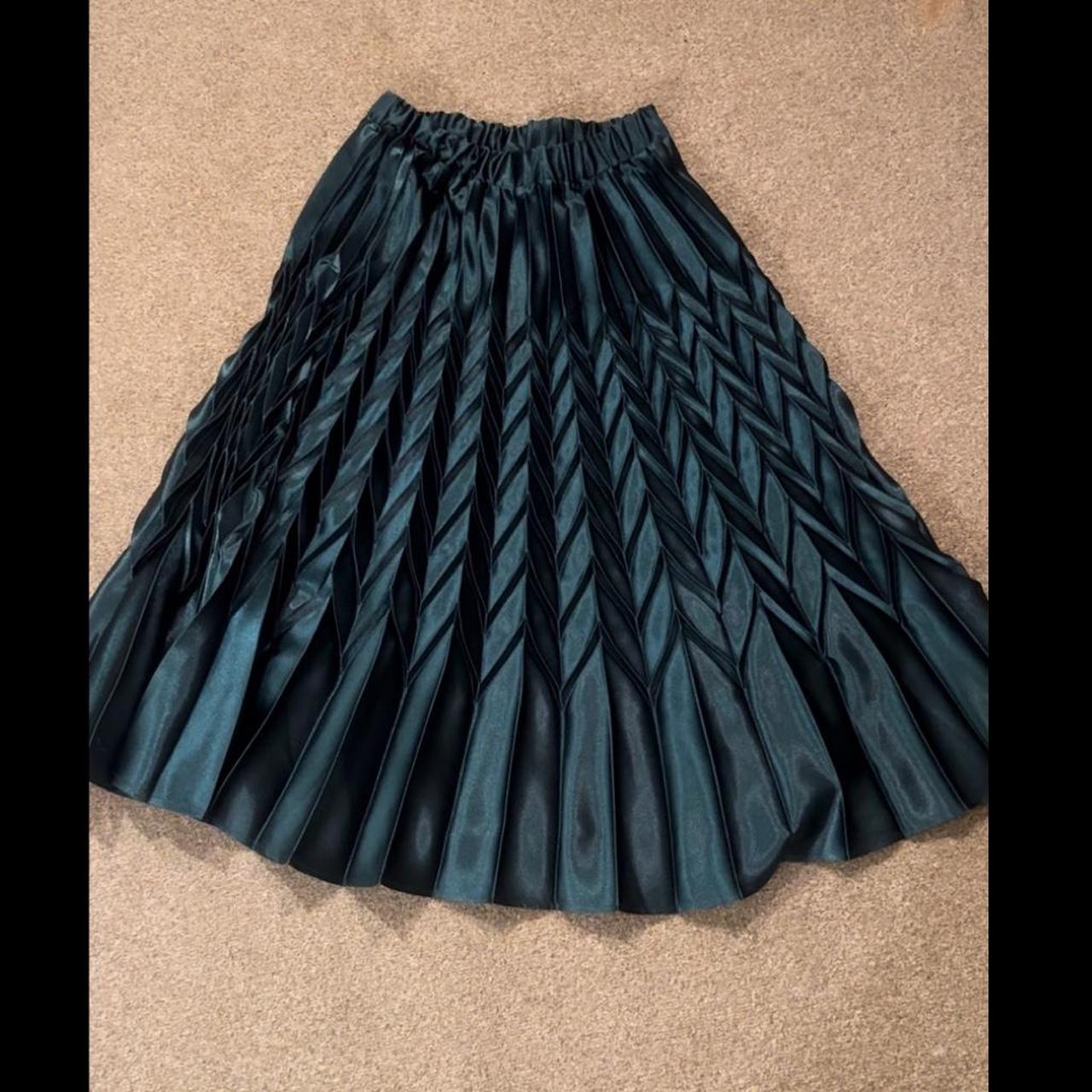 Quiz green skirt best sale