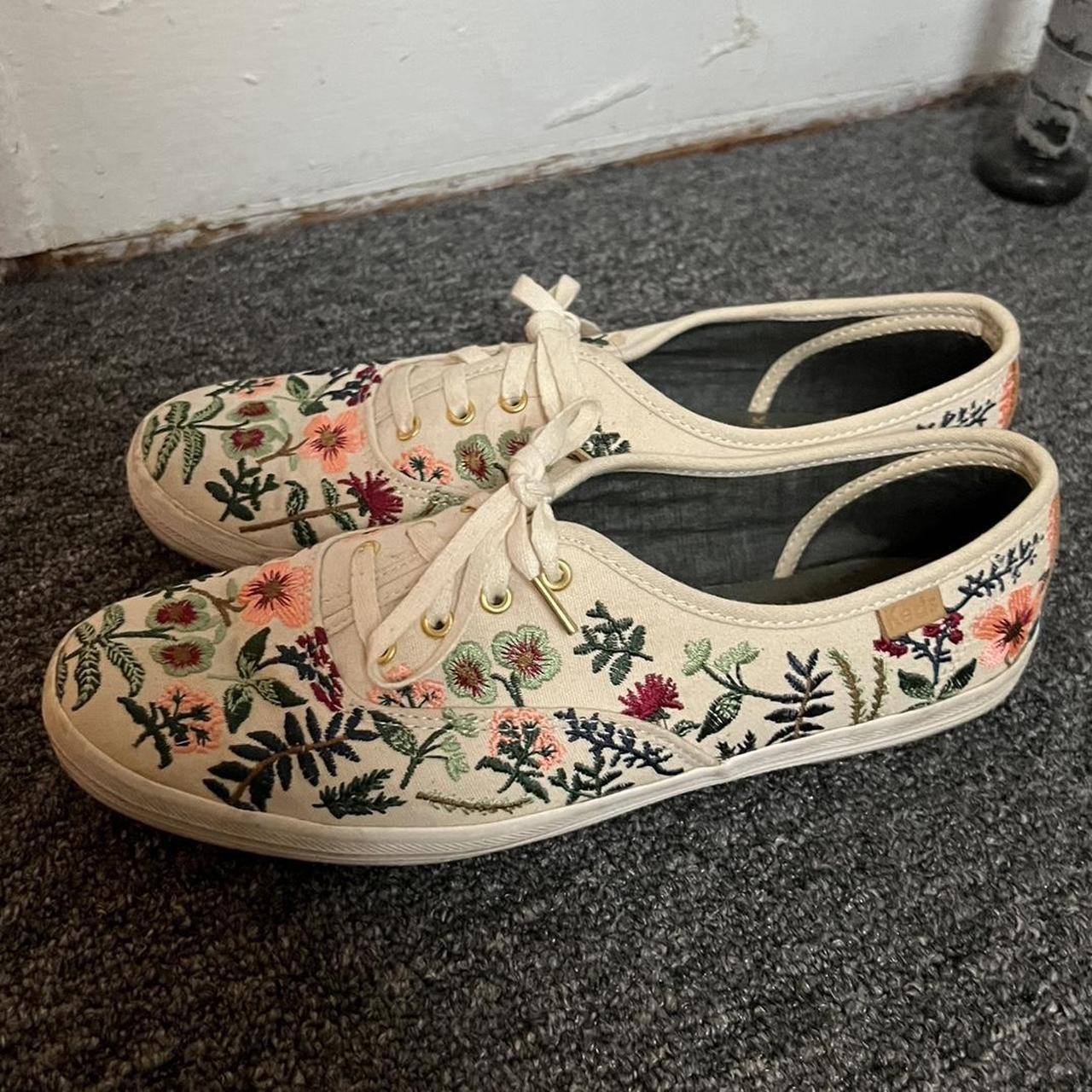 embroidered keds in great condition Beautiful... Depop