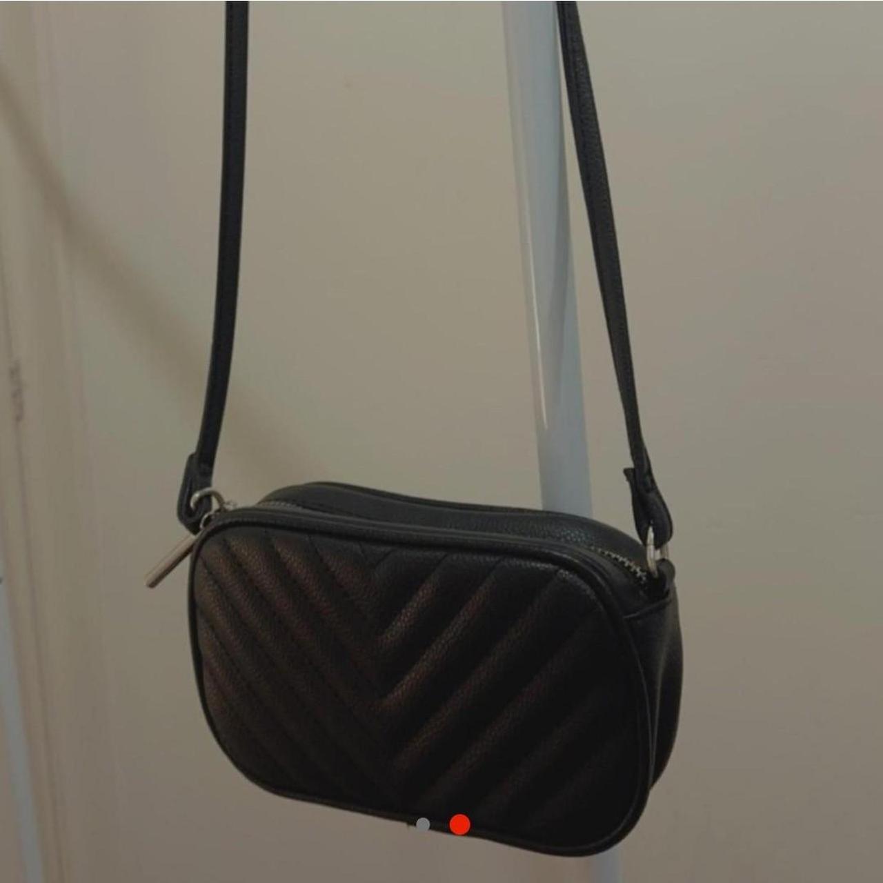 Black quilted crossbody bag from Glassons This bag... - Depop