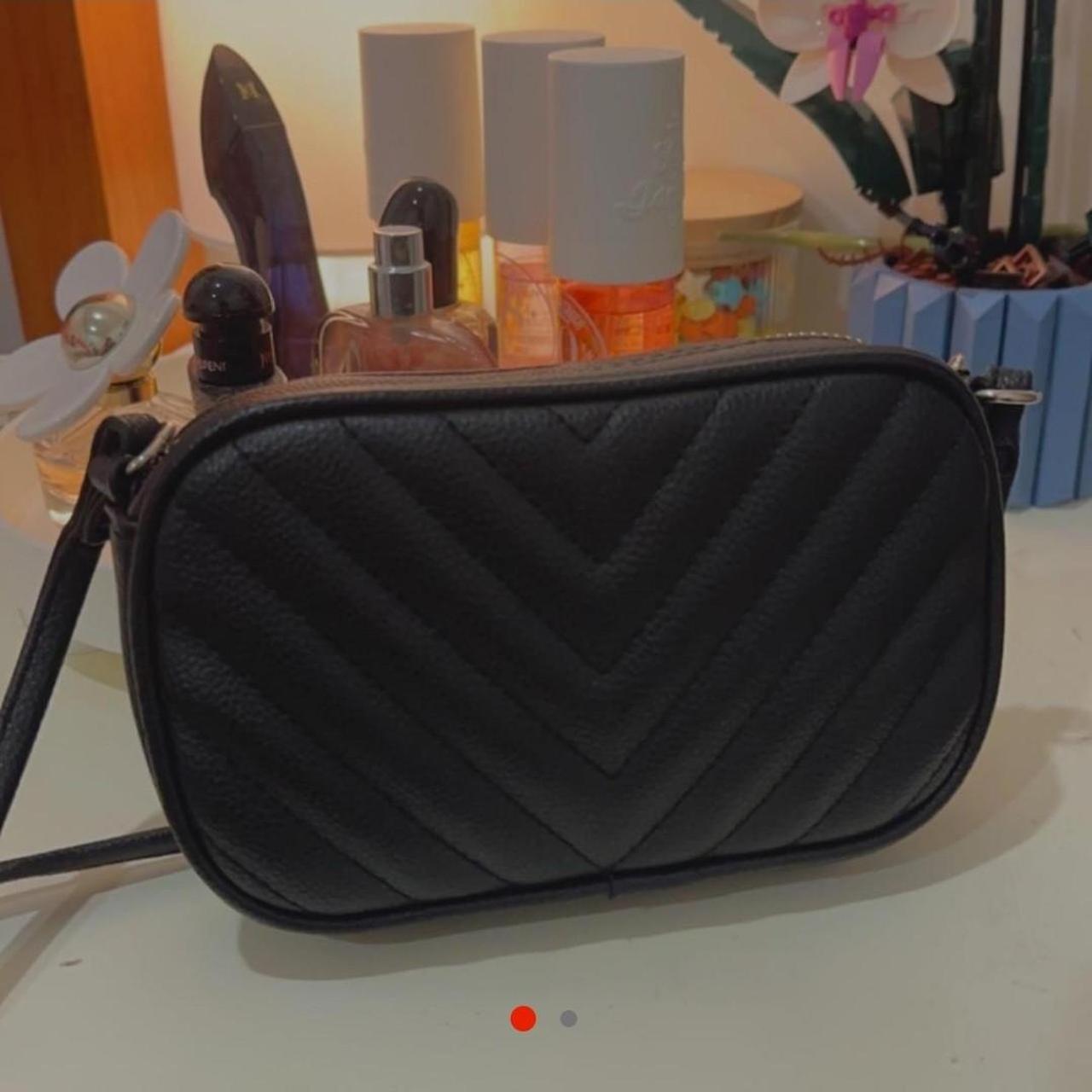 Black quilted crossbody bag from Glassons This bag... - Depop