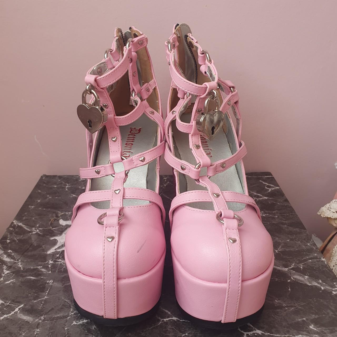 demonia poison pink