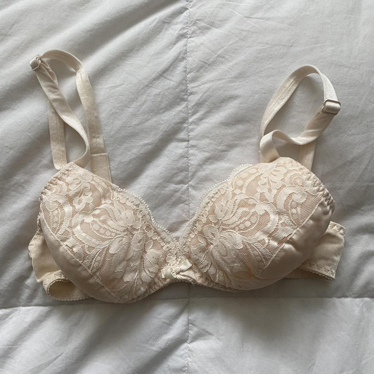 cutie vintage padded bra 34 B no flaws... - Depop