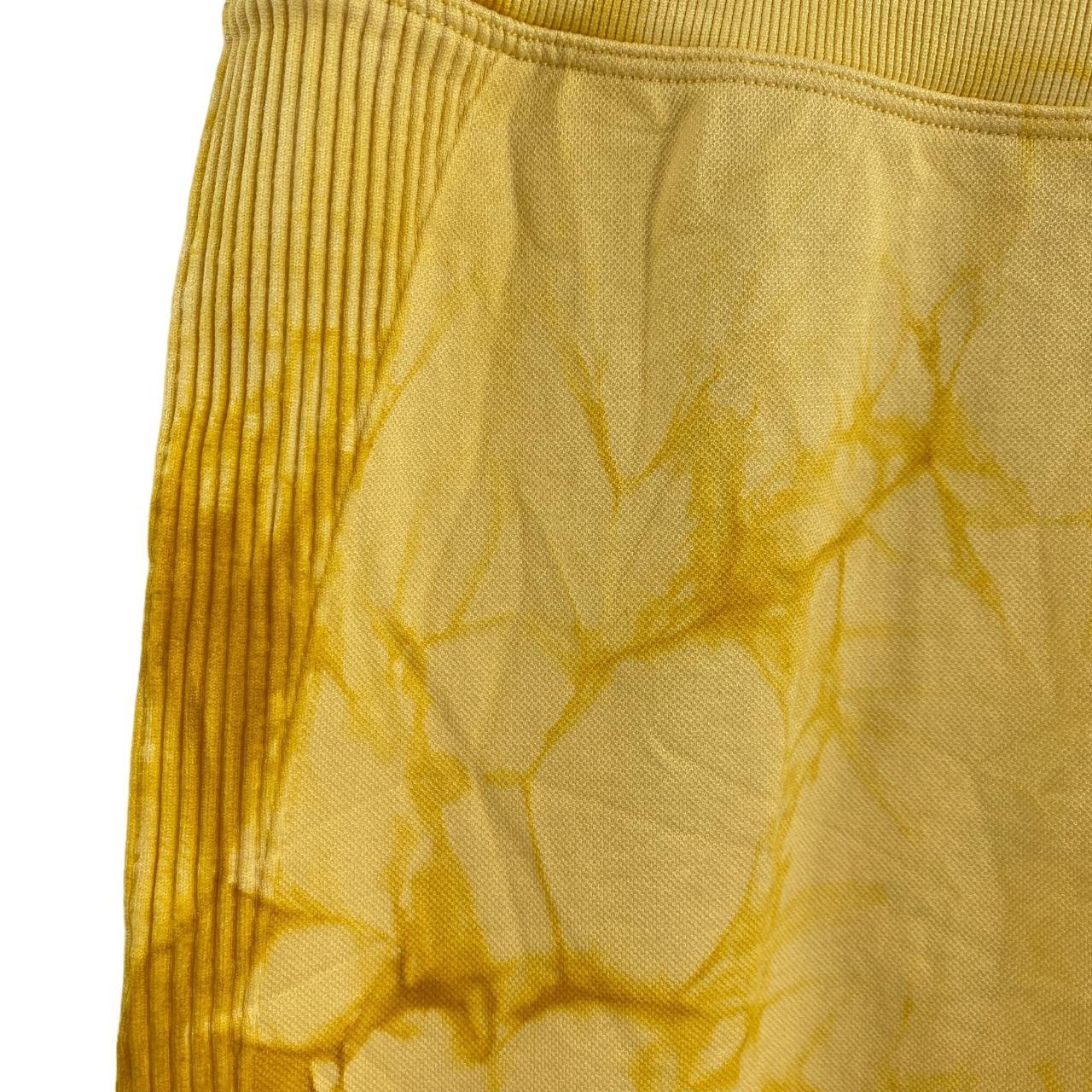 Features: • Halara seamless leggings • Size&mldr; - Depop