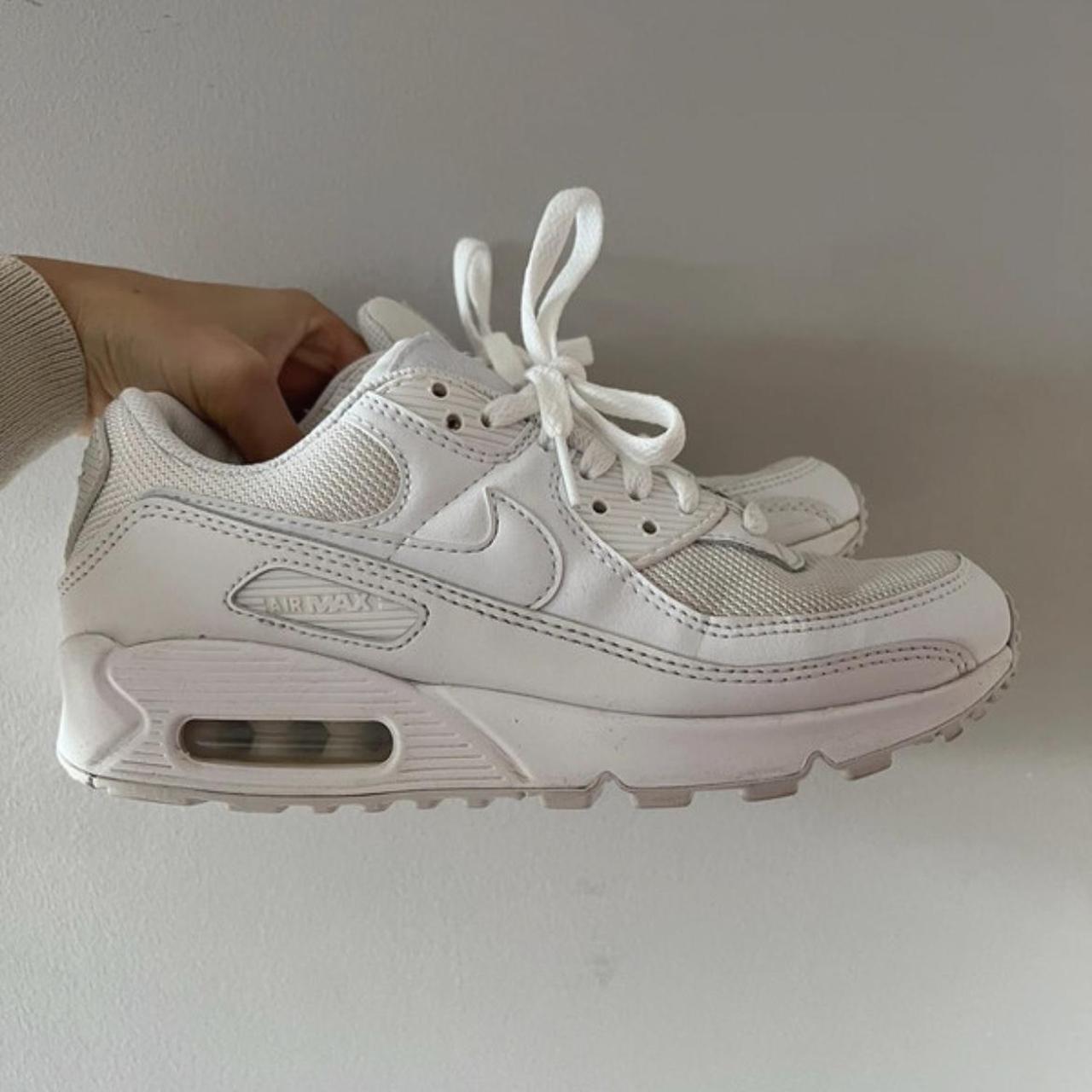 womens white nike air trainers