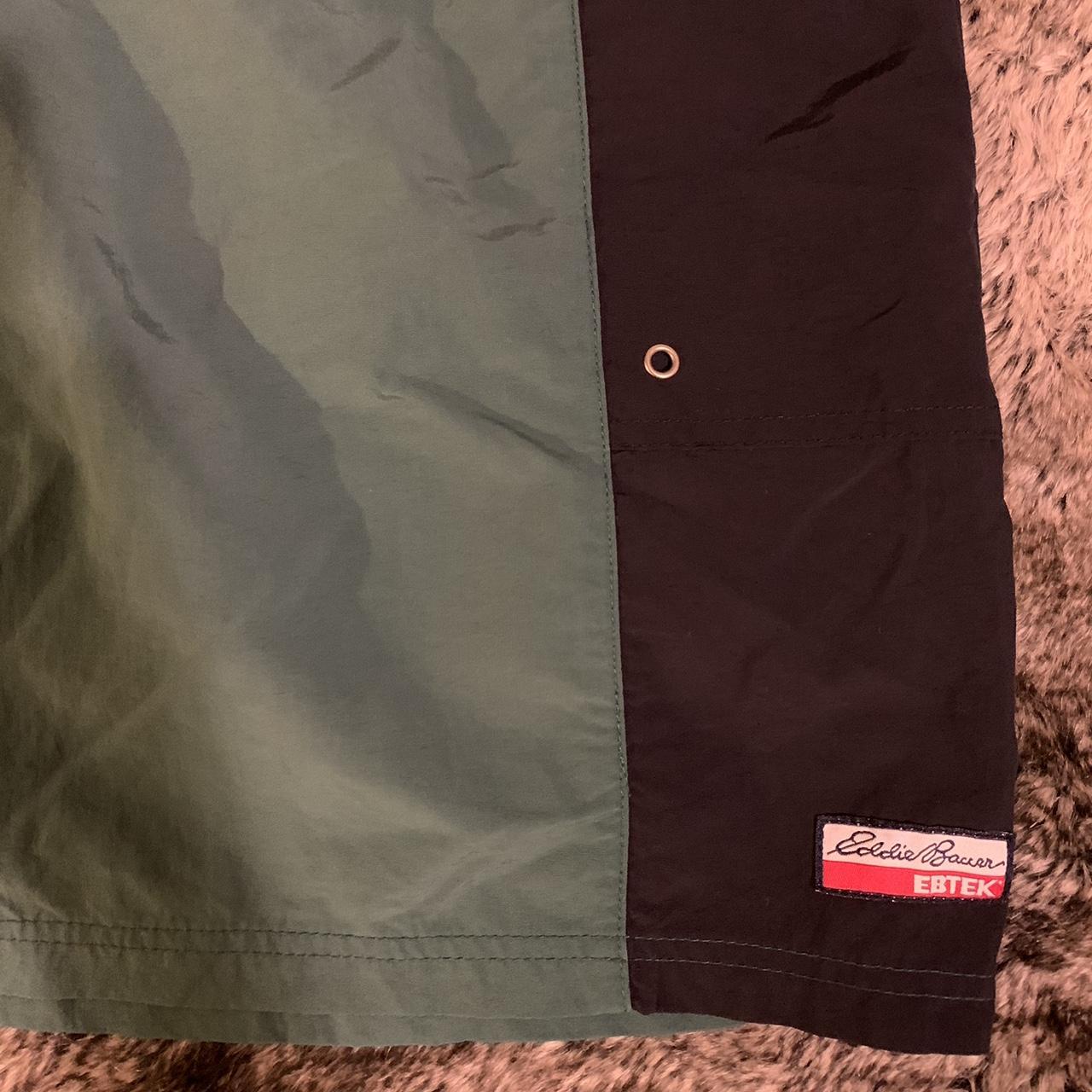 Eddie Bauer Men's Green and Black Shorts | Depop