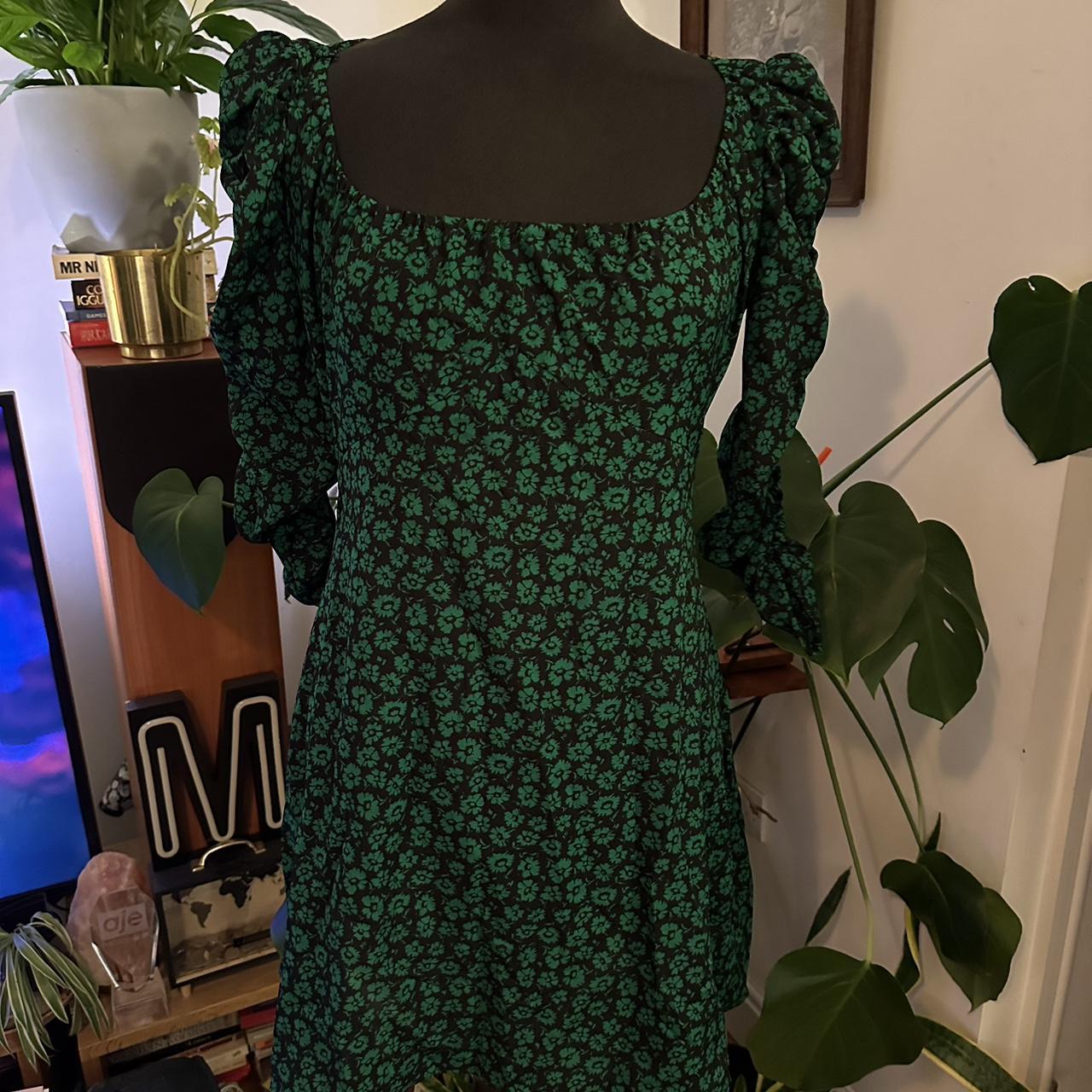 item listed by styleswizzler