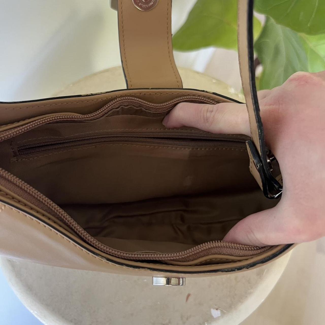 Guess Women's Shoulder bags - Tan/Brown – Vintage… - image 7