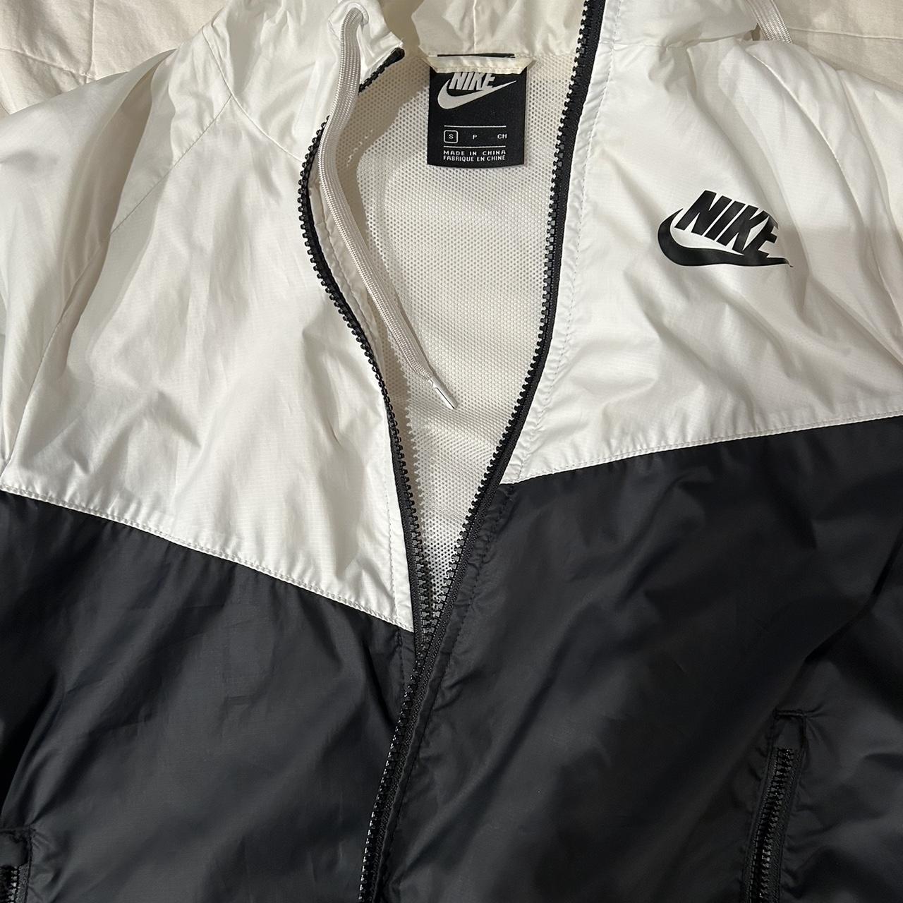 Black and white nike windbreaker womens best sale